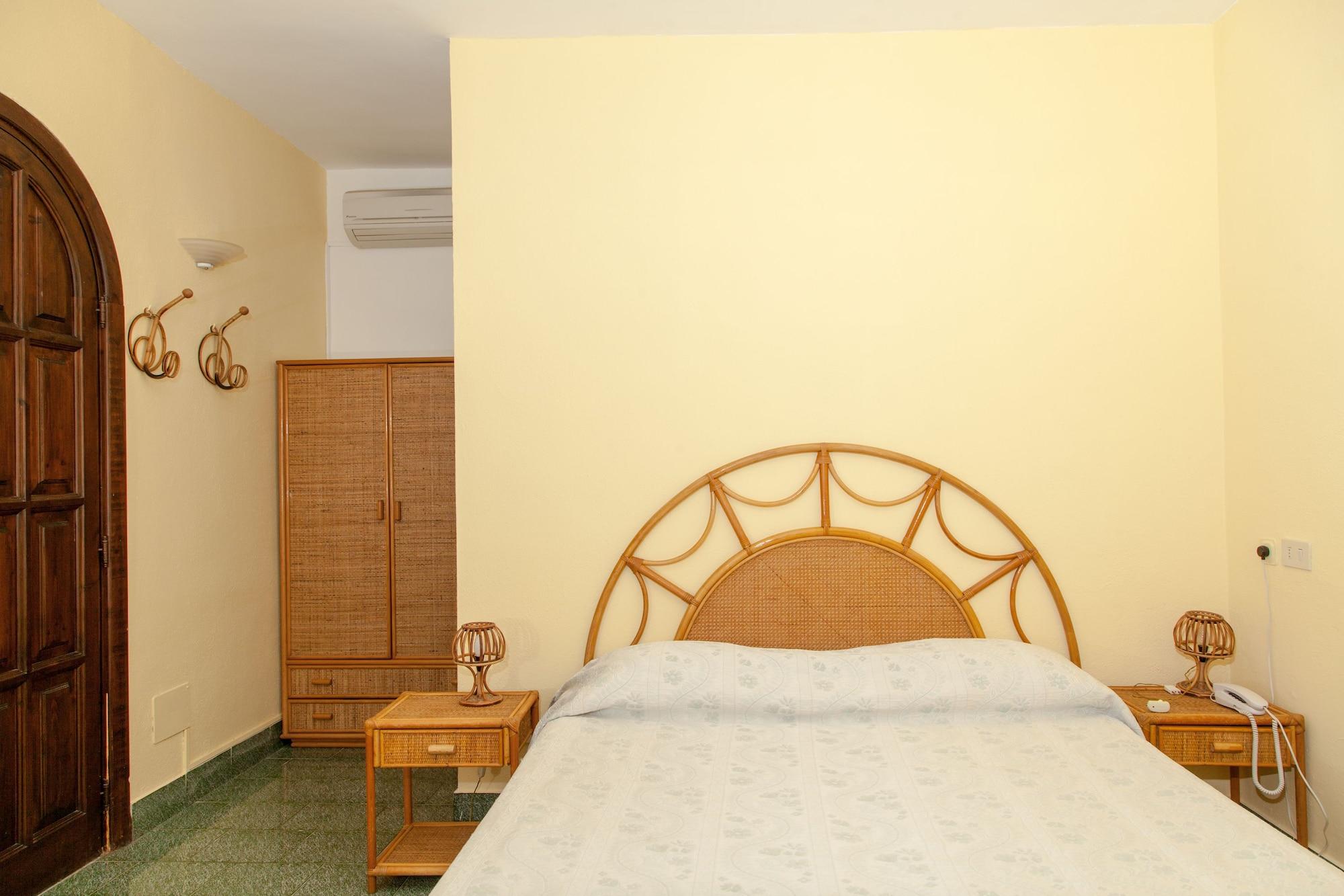 Ape Regina Hotel 3*