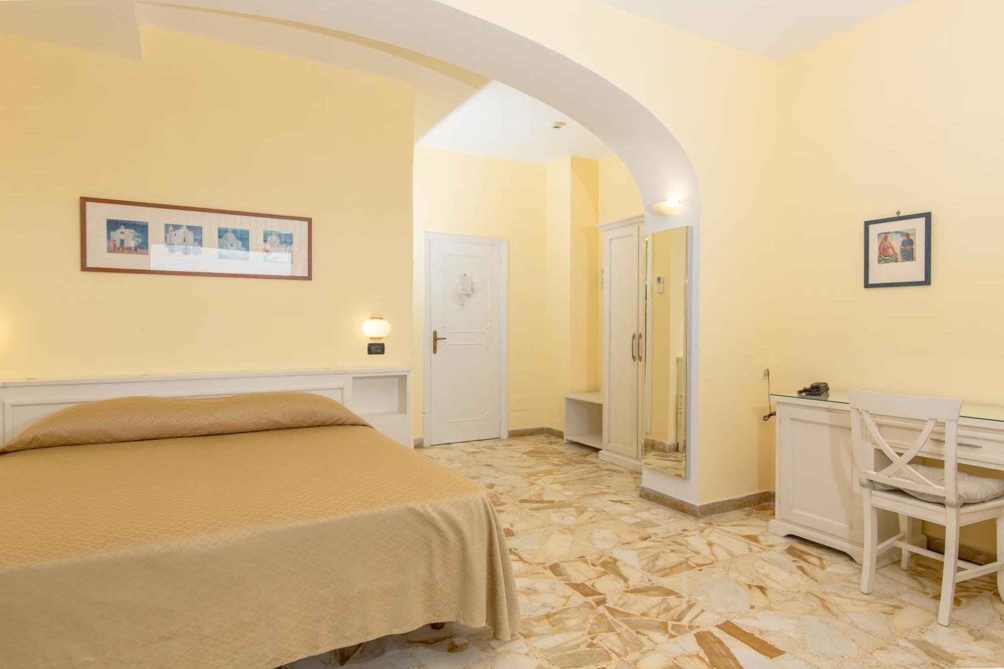 Ape Regina Hotel 3*